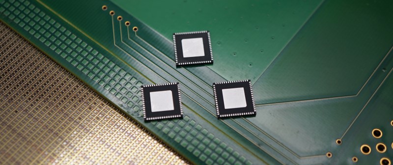 3 jitter cleaner chips sitting on top of a green board