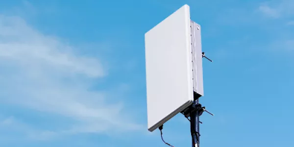 5G fixed wireless access (FWA) module and smart antenna mounted on a metal